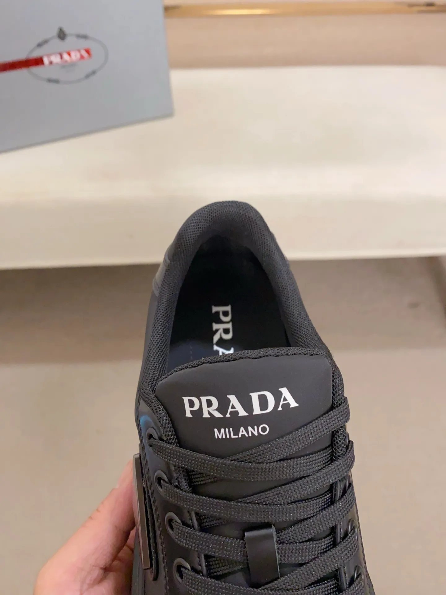Men's shoes 💰 580💰 ✔️✔️✔️Higher version High-quality new PRADA (Prada) counters are launched simultaneously. The new men's shoes and 😘 fabrics are made of high-tech glue-spraying technology. Lining: Full cowhide lining. 👍🏿 High-end ☄️ Air-cushion molded anti-slip foam outsole, exquisite lines, simple and elegant, comfortable and high-end for leisure travel. Code number: 38 to 44 (45 can be customized and cannot be returned or exchanged)